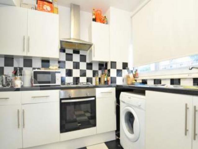 			GARDEN AND OFF STREET PARKING, 3 Bedroom, 1 bath, 1 reception Ground Floor Maisonette			 Aintree Street, Fulham